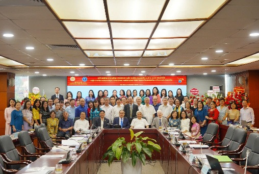 Các đại biểu tham dự hội thảo chụp hình lưu niệm. Các đại biểu tham dự hội thảo chụp hình lưu niệm.