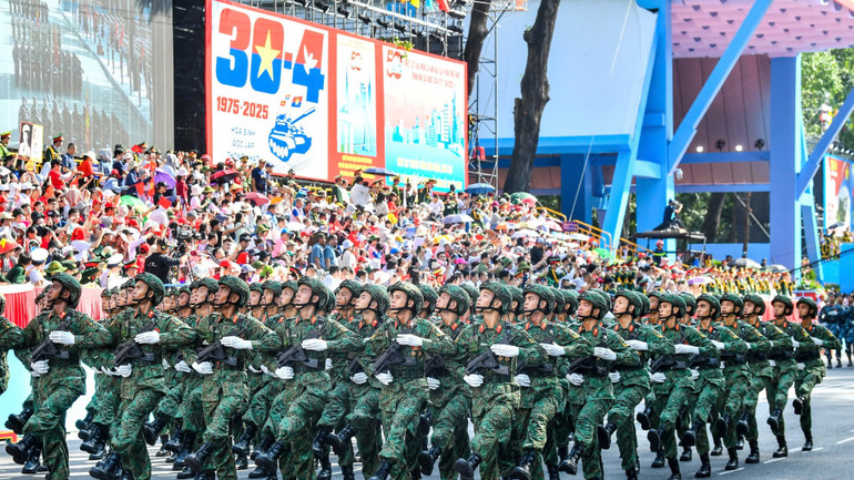 Khối chiến sĩ Tác chiến điện tử. (Ảnh: THÀNH ĐẠT)