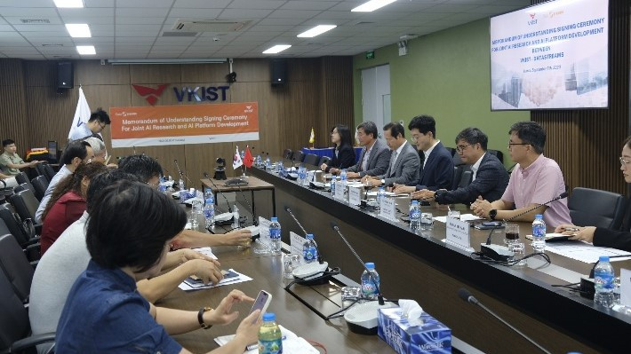 Quang cảnh lễ ký kết hợp tác.