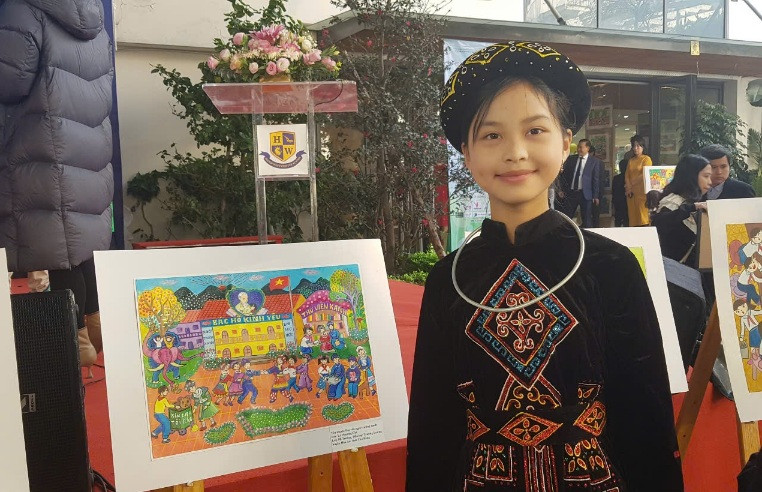 Em Lý Phương Chi, học sinh lớp 5B, Trường tiểu học Trương Lương, huyện Hòa An, tỉnh Cao Bằng đoạt giải Nhất với tác phẩm “Em yêu ngôi trường xanh”.