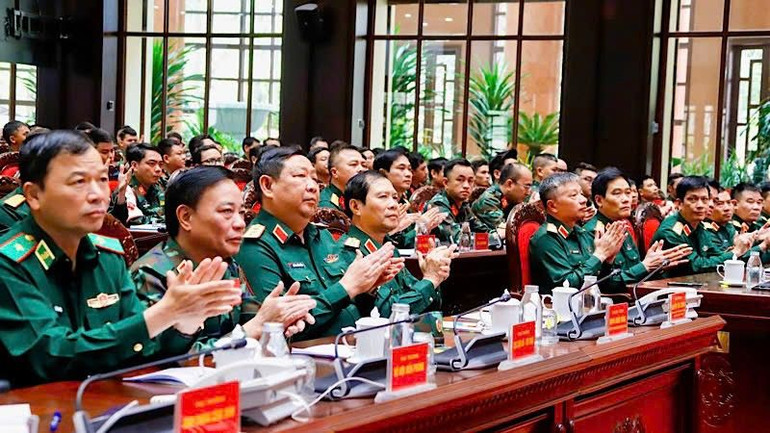 Các đại biểu tham dự hội nghị.