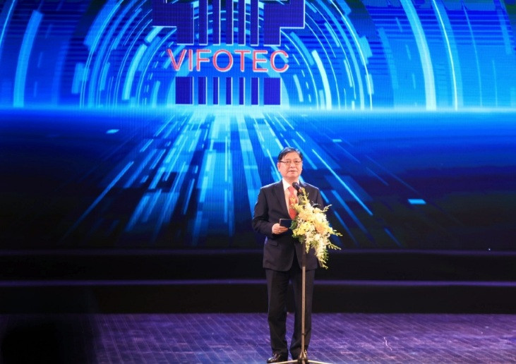 Ông Phan Xuân Dũng, Chủ tịch Liên hiệp các Hội Khoa học và Kỹ thuật Việt Nam, Chủ tịch Quỹ VIFOTEC, Trưởng ban Chỉ đạo hội thi phát biểu. Ông Phan Xuân Dũng, Chủ tịch Liên hiệp các Hội Khoa học và Kỹ thuật Việt Nam, Chủ tịch Quỹ VIFOTEC, Trưởng ban Chỉ đạo hội thi phát biểu.