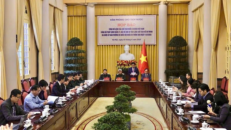 Quang cảnh buổi họp báo.