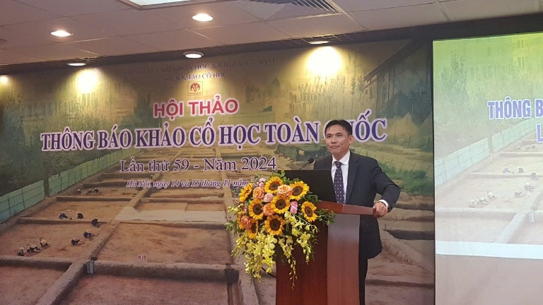 Phó Giáo sư, Tiến sĩ Nguyễn Đức Minh, Phó chủ tịch Viện Hàn lâm Khoa học xã hội Việt Nam phát biểu khai mạc hội thảo.