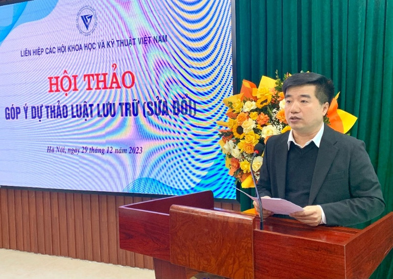 Tổng Thư ký Liên hiệp các Hội Khoa học và Kỹ thuật Việt Nam, Nguyễn Quyết Chiến phát biểu tại Hội thảo.