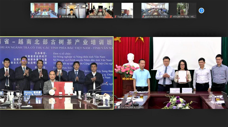 Đại diện Hiệp hội Chè Việt Nam và Hiệp hội Trà Phổ Nhĩ tỉnh Vân Nam ký Bản ghi nhớ về giao lưu hợp tác giữa hai bên.