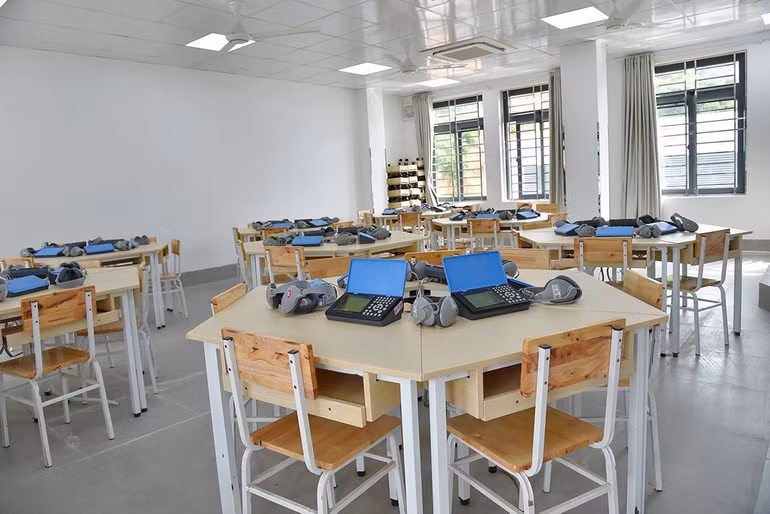 Phòng học công nghệ của Trường Trung học phổ thông Kỳ Sơn do Trungnam Group tặng. Phòng học công nghệ của Trường Trung học phổ thông Kỳ Sơn do Trungnam Group tặng.