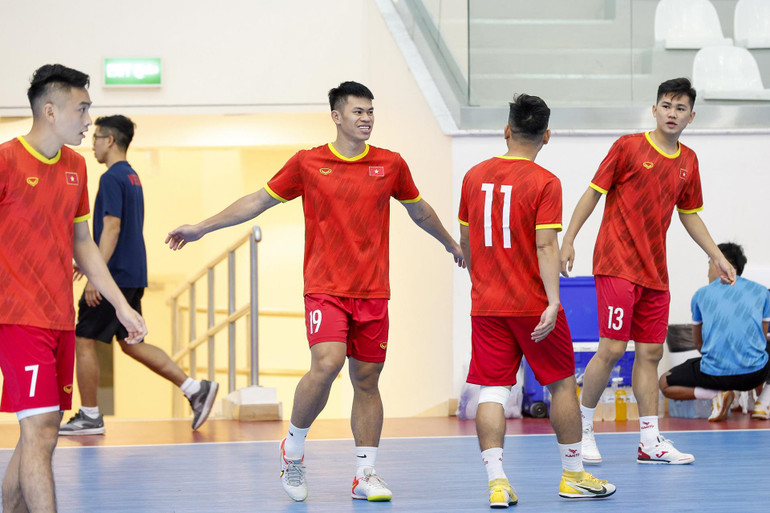 Không khí hứng khởi trên sân tập chiều 26/9. (Ảnh: VFF)