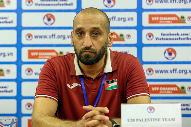 Huấn luyện viên trưởng U20 Palestine, ông Husam Younis. (Ảnh: VFF)