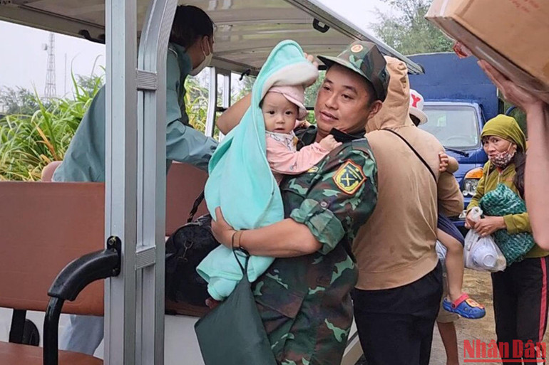 Trẻ em, phụ nữ trên đảo Cồn Cỏ được lực lượng vũ trang ưu tiên trước để vào hầm trú ẩn. Trẻ em, phụ nữ trên đảo Cồn Cỏ được lực lượng vũ trang ưu tiên trước để vào hầm trú ẩn.