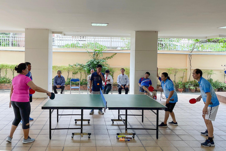 Giao lưu thi đấu bóng bàn.