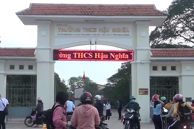 Trường Trung học cơ sở Hậu Nghĩa, thị trấn Hậu Nghĩa, (huyện Đức Hòa) thiếu 17 giáo viên.