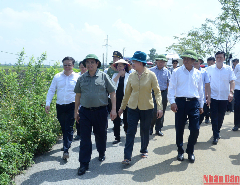 Thủ tướng Phạm Minh Chính và đoàn công tác Chính phủ đi kiểm tra địa điểm dự kiến xây dựng Cơ sở 2 Bệnh viện Lão khoa Trung ương tại xã Khả Phong, huyện Kim Bảng, tỉnh Hà Nam. Thủ tướng Phạm Minh Chính và đoàn công tác Chính phủ đi kiểm tra địa điểm dự kiến xây dựng Cơ sở 2 Bệnh viện Lão khoa Trung ương tại xã Khả Phong, huyện Kim Bảng, tỉnh Hà Nam.