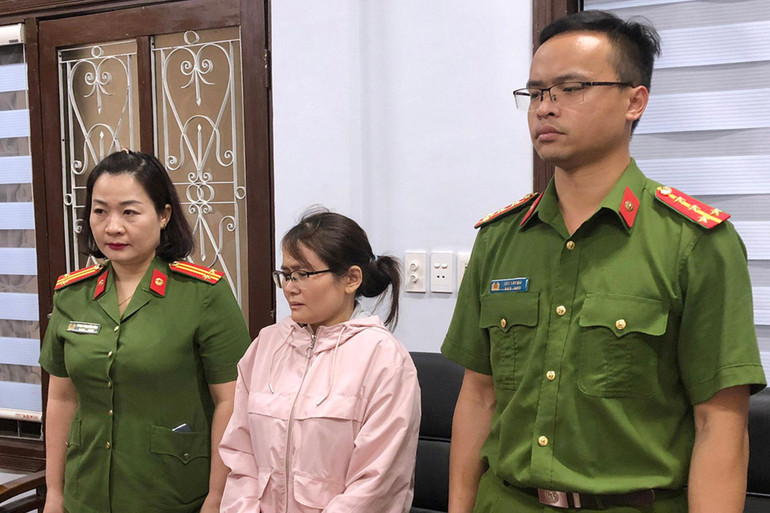 Cơ quan Cảnh sát điều tra Công an Sơn La thi hành quyết định khởi tố vụ án, khởi tố bị can và lệnh bắt tạm giam đối với Nguyễn Thị Nga.