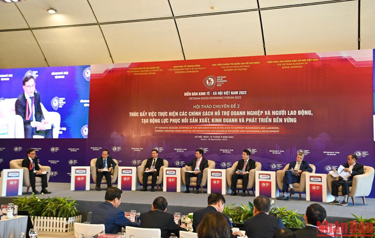 Phiên trao đổi, thảo luận bàn tròn tại hội thảo chuyên đề 2.