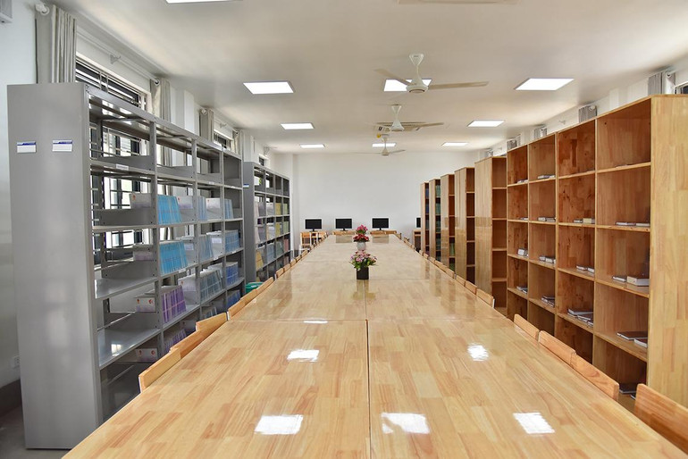 Phòng đọc và thư viện của Trường Trung học phổ thông Kỳ Sơn.