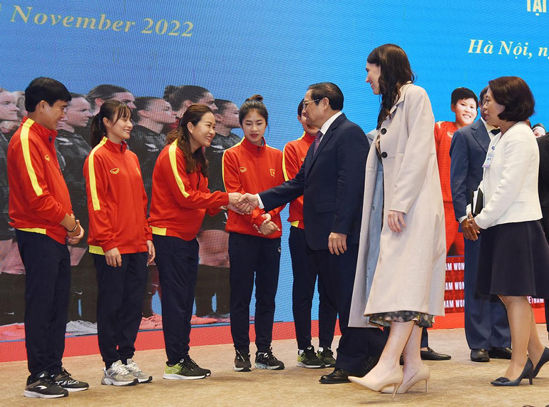 [Ảnh] Thủ tướng Phạm Minh Chính và Thủ tướng New Zealand Jacinda Ardern gặp gỡ báo chí ảnh 7