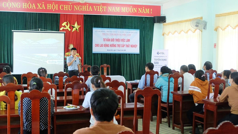 Trung tâm Dịch vụ việc làm Quảng Nam tư vấn giới thiệu việc làm cho người lao động hưởng trợ cấp thất nghiệp. Trung tâm Dịch vụ việc làm Quảng Nam tư vấn giới thiệu việc làm cho người lao động hưởng trợ cấp thất nghiệp.