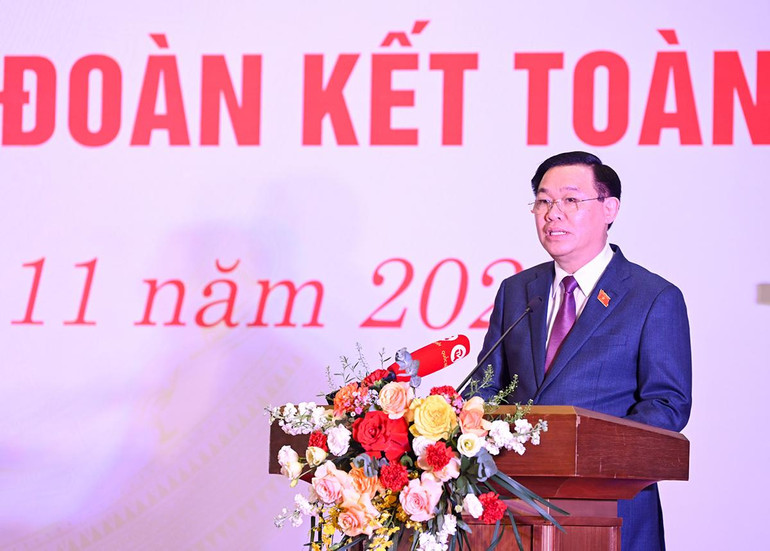 Chủ tịch Quốc hội Vương Đình Huệ phát biểu tại buổi gặp mặt.