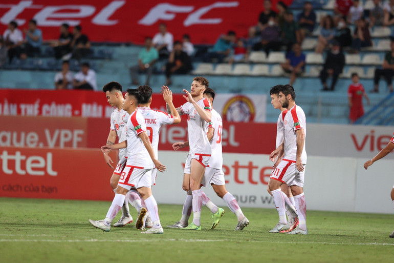 Geovane ghi bàn thắng thứ 2 cho Viettel ở phút thứ 24.