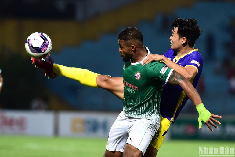 Tình huống cứu bóng của Thành Chung.
