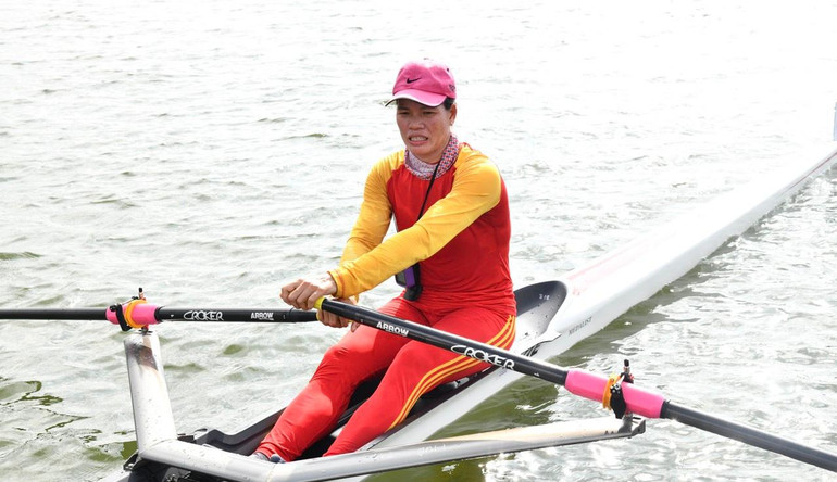 Tay chèo Phạm Thị Huệ tham gia tranh tài.