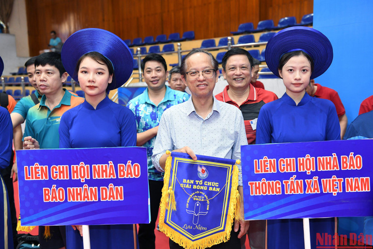 Liên Chi hội Báo Nhân Dân tham dự giải đấu.