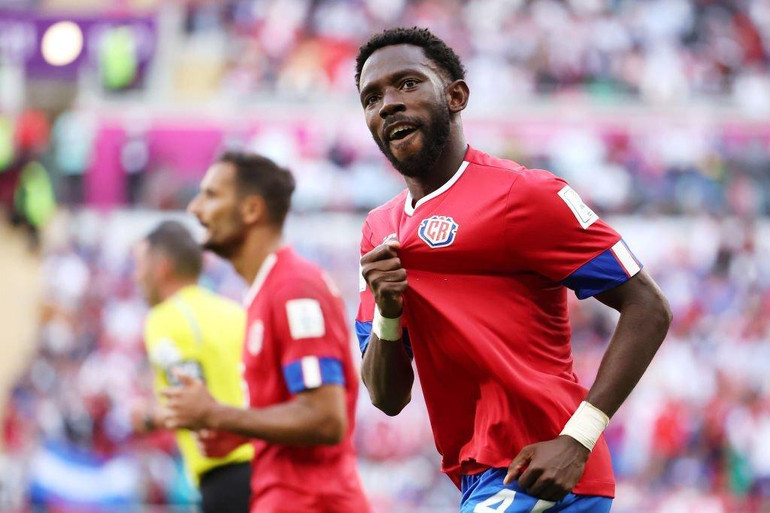 Keysher Fuller ăn mừng bàn thắng duy nhất của trận đấu. (Ảnh: Reuters)