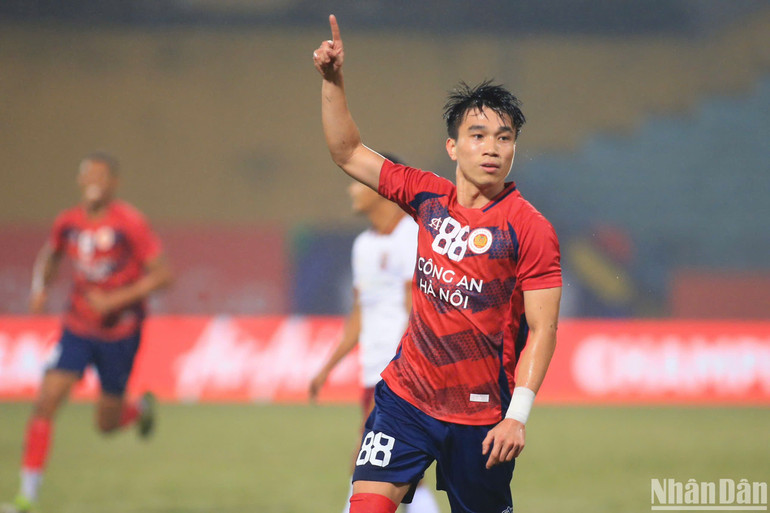 Văn Đô mở tỷ số trận đấu. (Ảnh: SƠN TÙNG)