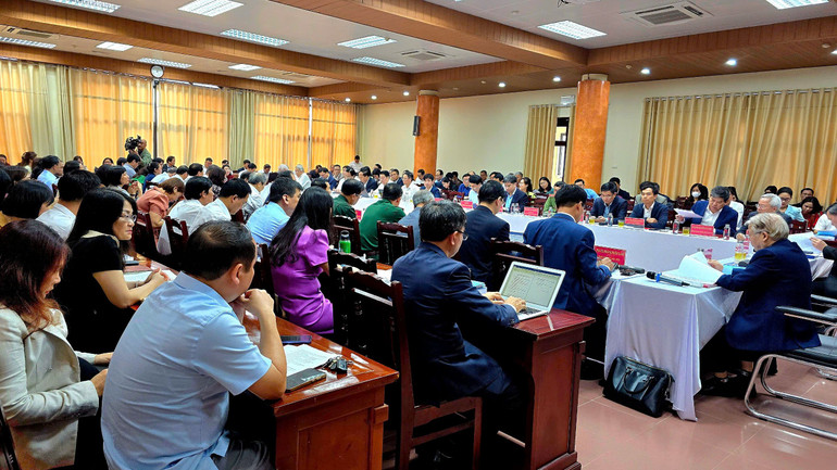 Các đại biểu đề xuất, định hướng giải pháp tiếp tục đẩy mạnh nghiên cứu, vận dụng và phát triển sáng tạo tư tưởng Hồ Chí Minh.