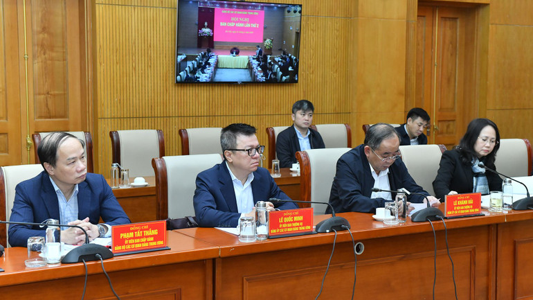 Các đồng chí Ủy viên Ban Thường vụ, Ban Chấp hành Đảng bộ dự hội nghị. (Ảnh: ĐĂNG KHOA)