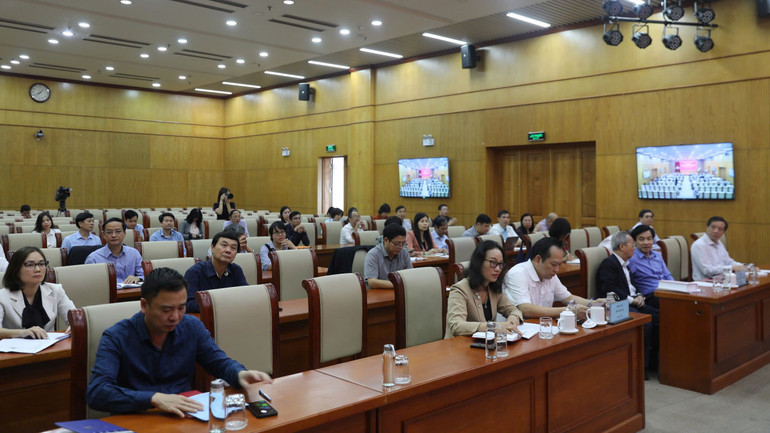 Thường trực Đảng ủy Khối các đại biểu dự hội nghị.