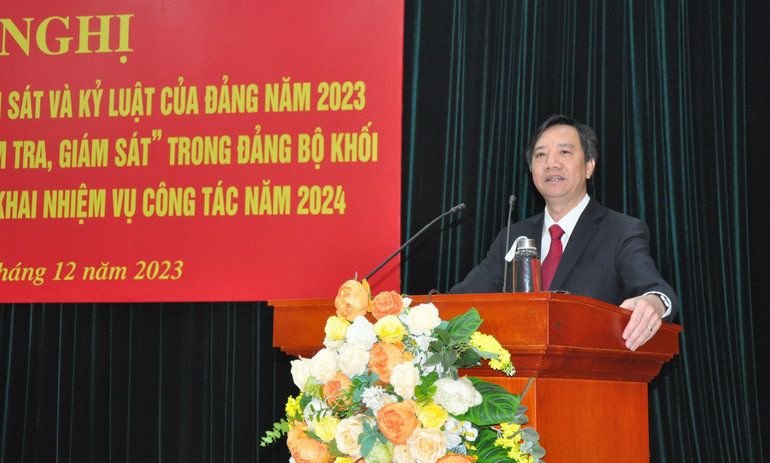 Chủ nhiệm Ủy ban Kiểm tra Đảng ủy Khối Nguyễn Thành Nam báo cáo kết quả công tác năm 2023.