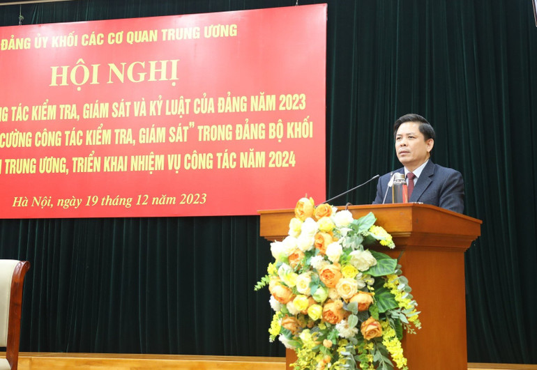 Bí thư Đảng ủy Khối Nguyễn Văn Thể kết luận hội nghị.