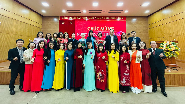 Công đoàn cơ quan Đảng ủy các cơ quan Đảng Trung ương tổ chức kỷ niệm Ngày Quốc tế Phụ nữ 8/3. Công đoàn cơ quan Đảng ủy các cơ quan Đảng Trung ương tổ chức kỷ niệm Ngày Quốc tế Phụ nữ 8/3.