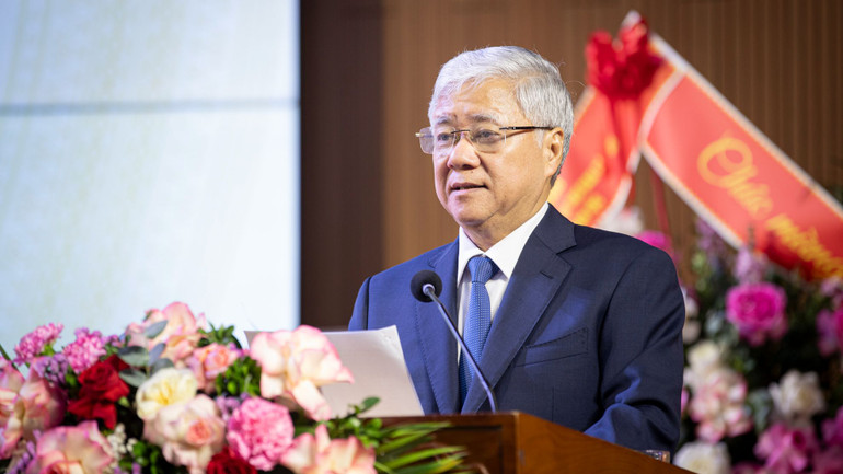 Đồng chí Đỗ Văn Chiến phát biểu tại buổi lễ tri ân các thầy, cô giáo Học viện Tài chính. (Ảnh: SƠN TÙNG)