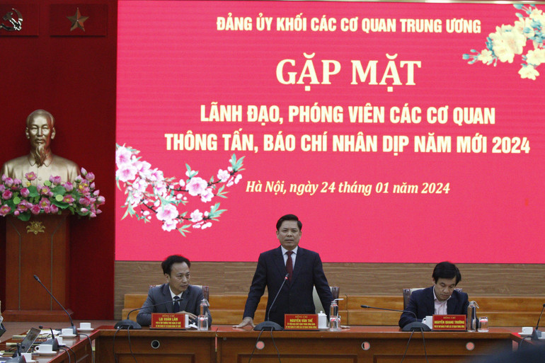 Bí thư Đảng ủy Khối Nguyễn Văn Thể nhấn mạnh một số nhiệm vụ trọng tâm năm 2024.. Bí thư Đảng ủy Khối Nguyễn Văn Thể nhấn mạnh một số nhiệm vụ trọng tâm năm 2024..