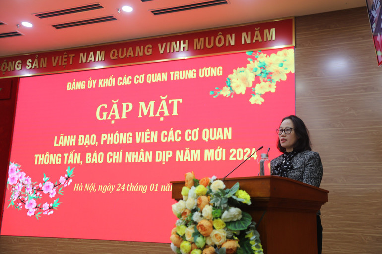 Trưởng Ban Tuyên giáo Đảng ủy Khối Hà Thị Trang báo cáo kết quả nổi bật năm 2023. Trưởng Ban Tuyên giáo Đảng ủy Khối Hà Thị Trang báo cáo kết quả nổi bật năm 2023.