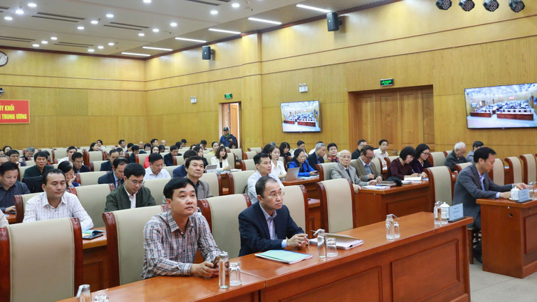 Các đại biểu dự hội nghị tại cơ quan Đảng ủy Khối.