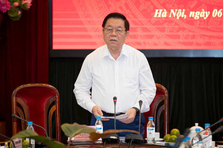 Đồng chí Nguyễn Trọng Nghĩa, Ủy viên Bộ Chính trị, Bí thư Trung ương Đảng, Trưởng Ban Tuyên giáo Trung ương phát biểu tại hội nghị. (Ảnh: SƠN TÙNG)