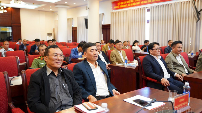 Các đại biểu dự hội nghị về công tác dân vận. Các đại biểu dự hội nghị về công tác dân vận.