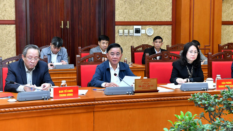 Đồng chí Trần Cẩm Tú, Ủy viên Bộ Chính trị, Thường trực Ban Bí thư phát biểu tại buổi giao ban. (Ảnh: Đăng Khoa) Đồng chí Trần Cẩm Tú, Ủy viên Bộ Chính trị, Thường trực Ban Bí thư phát biểu tại buổi giao ban. (Ảnh: Đăng Khoa)