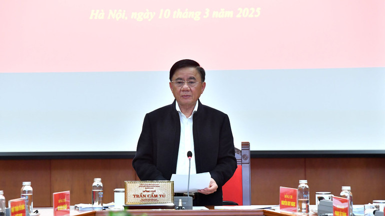 Đồng chí Trần Cẩm Tú phát biểu kết luận Phiên họp. Ảnh: ĐĂNG KHOA