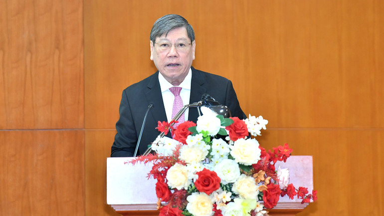 Phó Chủ nhiệm Thường trực Ủy ban Kiểm tra Trung ương Trần Văn Rón báo cáo kết quả công tác năm 2024. (Ảnh: ĐĂNG KHOA)