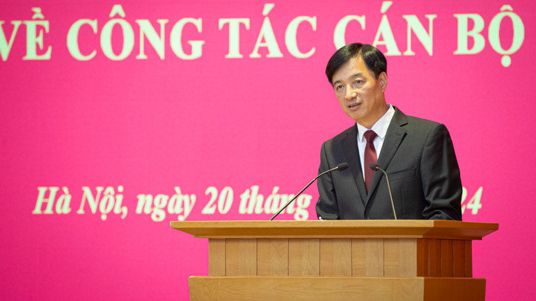 Chánh Văn phòng Trung ương Đảng Nguyễn Duy Ngọc phát biểu giao nhiệm vụ. (Ảnh: SƠN TÙNG)