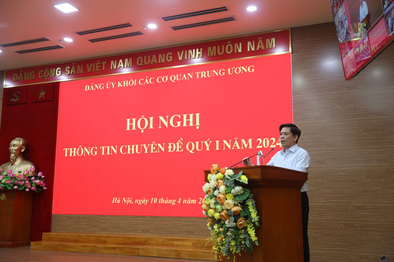 Bí thư Đảng ủy Khối Nguyễn Văn Thể phát biểu tại hội nghị.