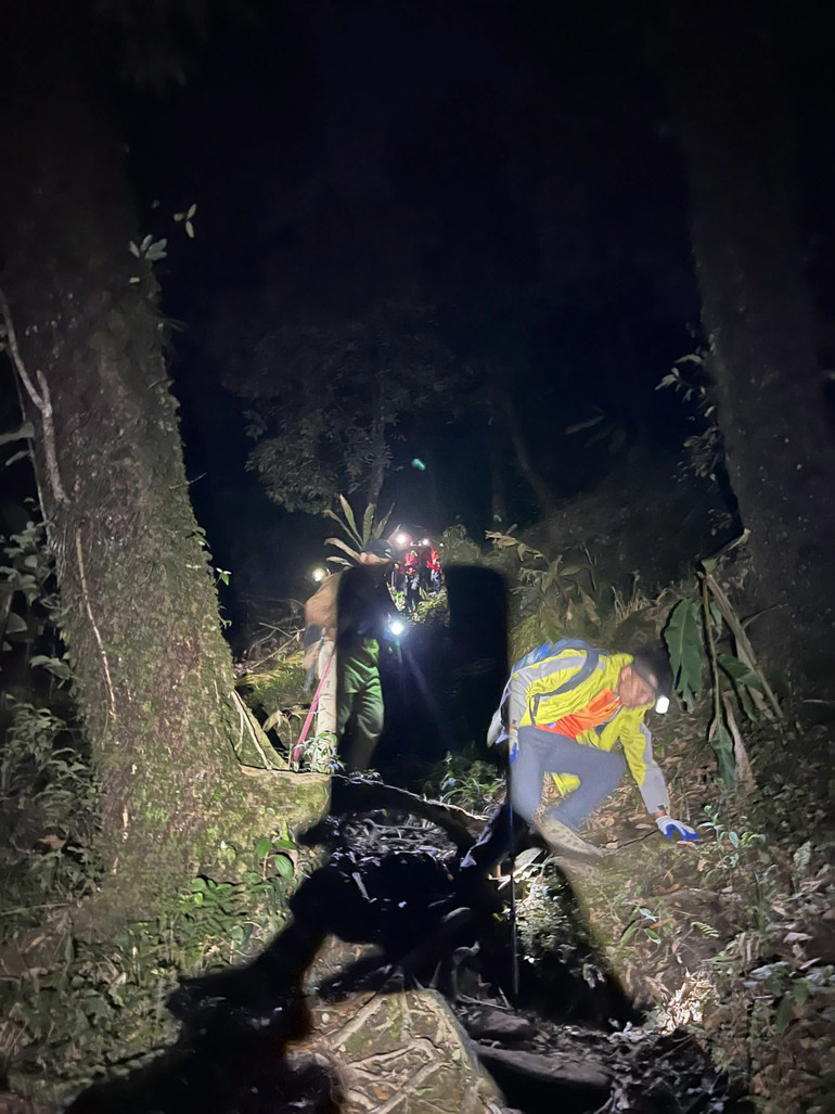 Cẩn thận từng bước chân.