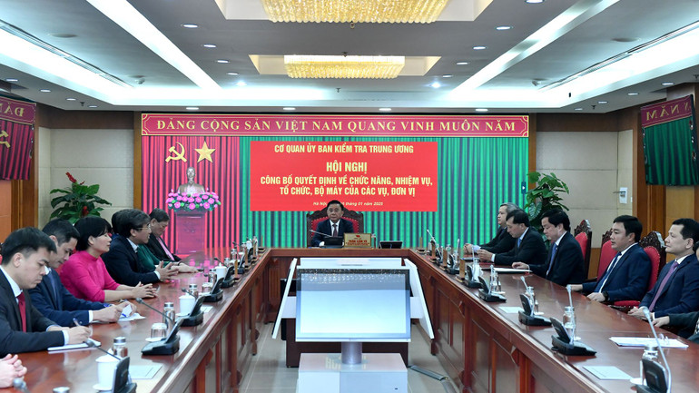 Hội nghị nghe công bố các quyết định quan trọng về tổ chức bộ máy và công tác cán bộ. (Ảnh: ĐĂNG KHOA) Hội nghị nghe công bố các quyết định quan trọng về tổ chức bộ máy và công tác cán bộ. (Ảnh: ĐĂNG KHOA)