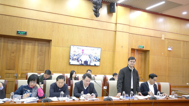 Các đại biểu góp ý kiến hoàn thiện báo cáo tổng kết Nghị quyết. Các đại biểu góp ý kiến hoàn thiện báo cáo tổng kết Nghị quyết.