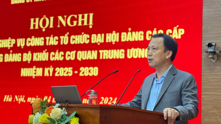 Đồng chí Lại Xuân Lâm phát biểu kết luận hội nghị. Đồng chí Lại Xuân Lâm phát biểu kết luận hội nghị.